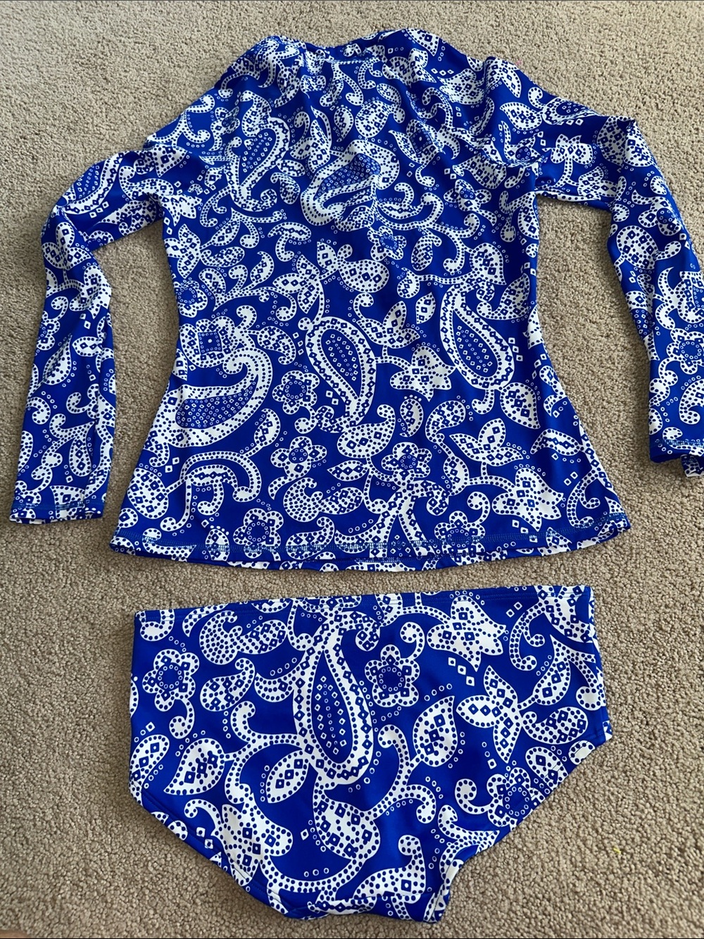 Boden rashguard and swim bottoms - Picture 7 of 8